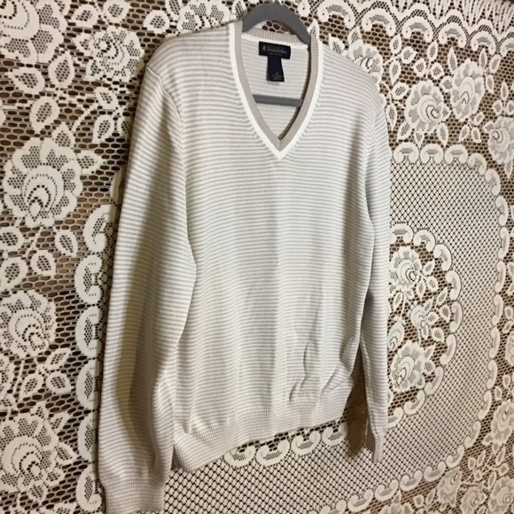 Brooks Brothers V-Neck Sweater Pull Over - Picture 4 of 6